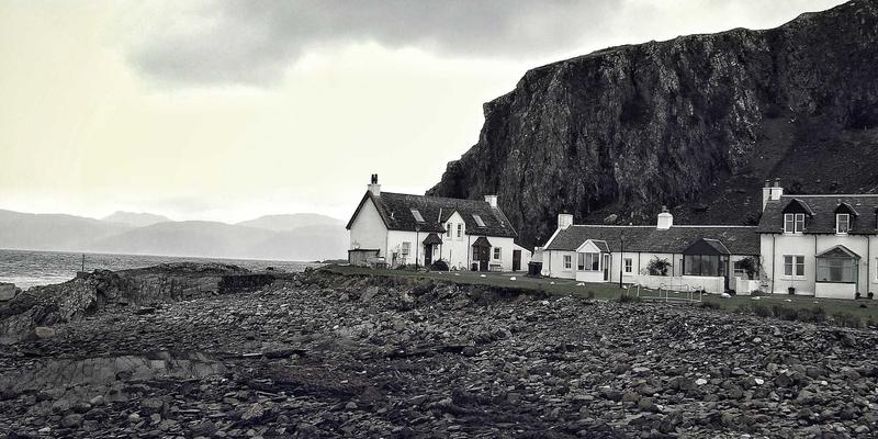 婚纱礼服：高级定制与租赁，如何抉择？深度解析优劣与万源服装的专业定制价值